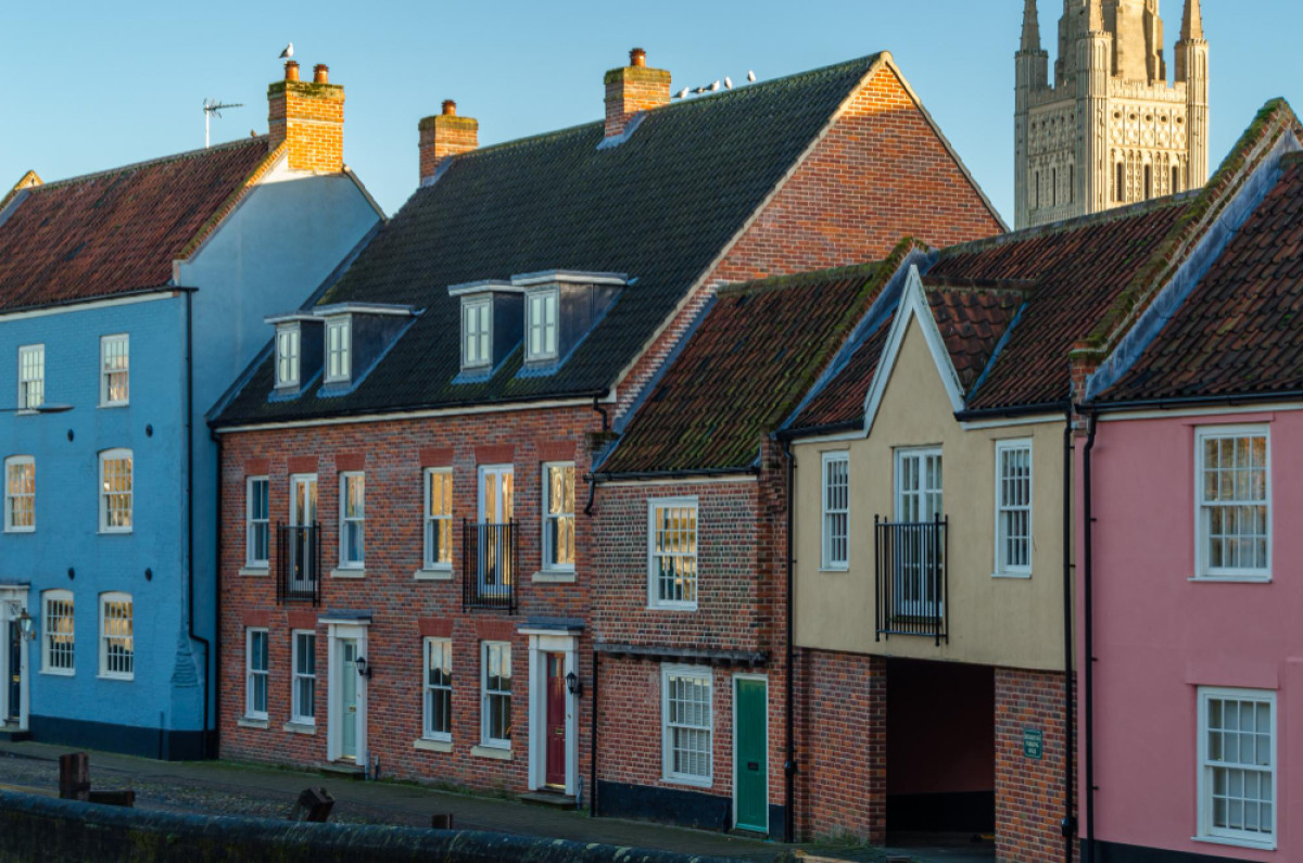 Housing market holds its nerve as transaction rise ahead of budget